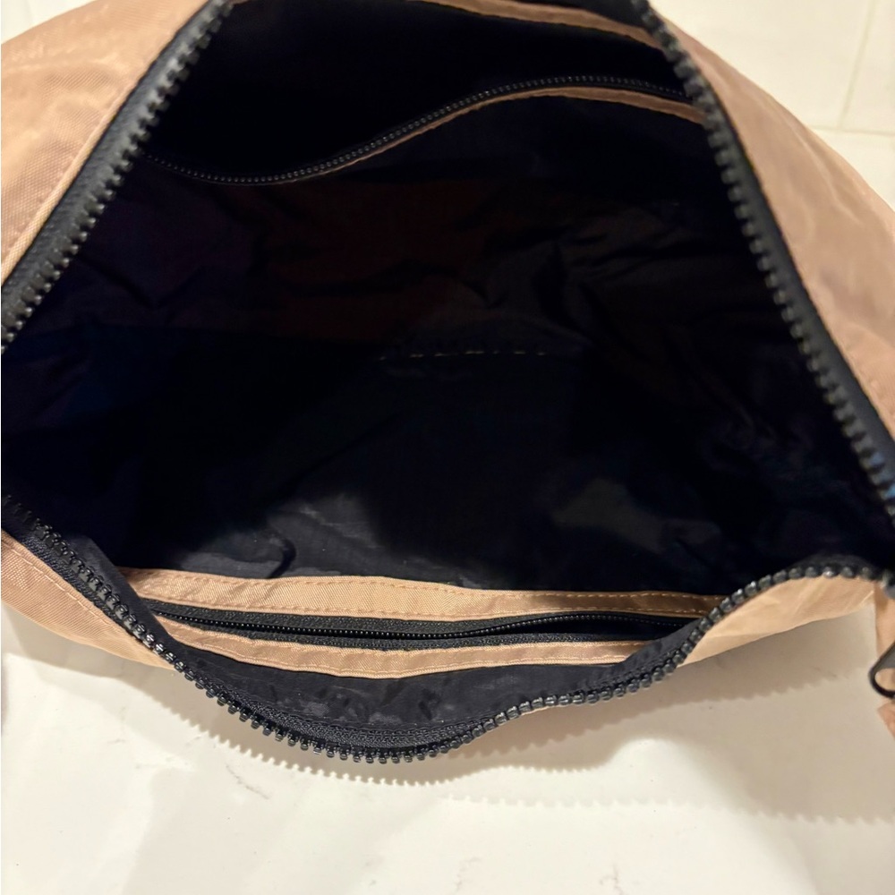 BAGGU medium crescent crossbody in cocoa - Picture 4 of 4